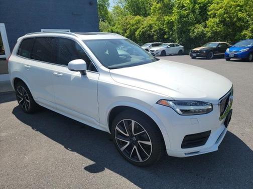 2021 Volvo XC90 T6 Momentum