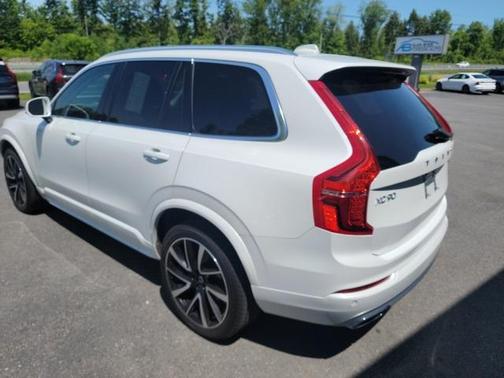 2021 Volvo XC90 T6 Momentum