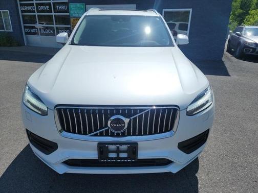 2021 Volvo XC90 T6 Momentum