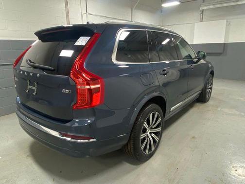 2025 Volvo XC90 B5 Plus