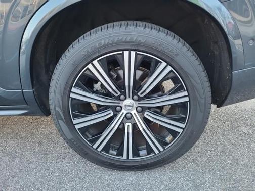 2025 Volvo XC90 B5 Plus