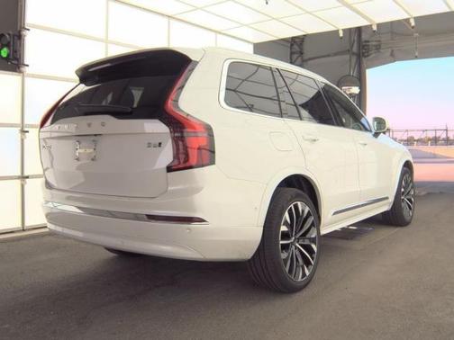 2025 Volvo XC90 B6 Plus 7-Seater