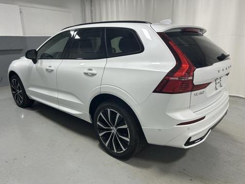 2025 Volvo XC60 B5 Plus