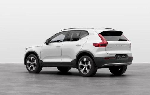 2025 Volvo XC40 B5 Plus Bright Theme