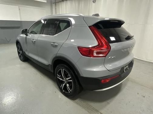 2025 Volvo XC40 B5 Core Bright Theme