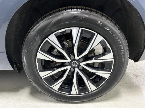 2024 Volvo XC60 B5 Plus Dark Theme