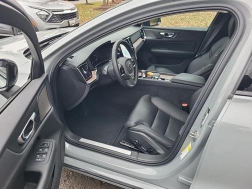 2025 Volvo S60 B5 Ultra