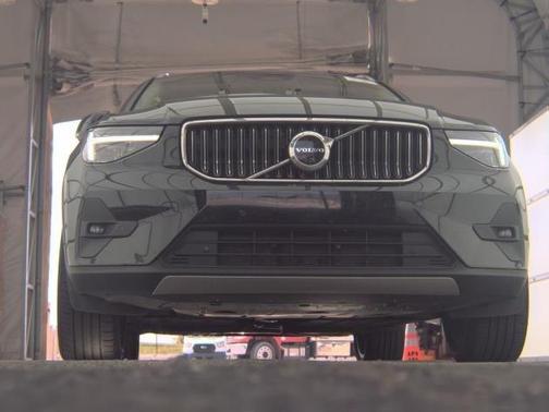 2025 Volvo XC40 B5 Plus Bright Theme
