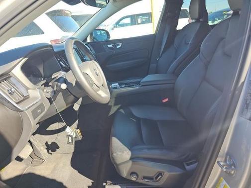 2025 Volvo XC60 B5 Core
