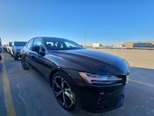 2025 Volvo S60 B5 Plus