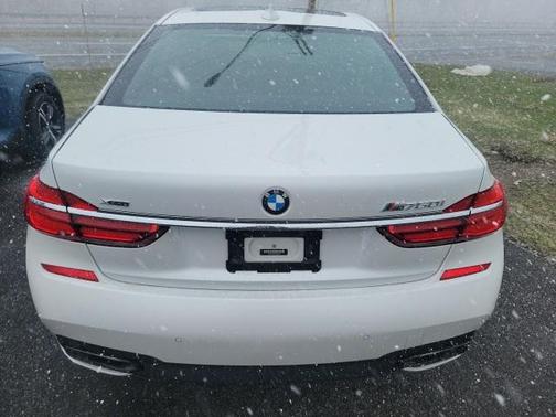 2017 BMW 750 i xDrive