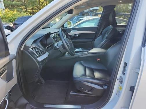 2023 Volvo XC90 B5 Core
