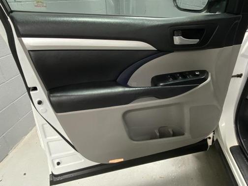 2017 Toyota Highlander 