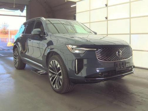 2025 Volvo XC90 B5 Plus 7-Seater