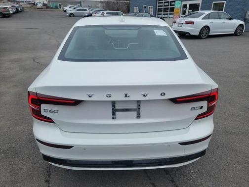 2024 Volvo S60 B5 Core Dark Theme