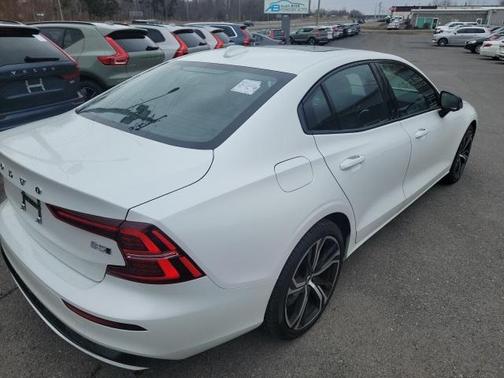 2024 Volvo S60 B5 Core Dark Theme
