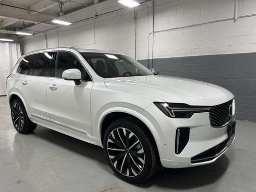 2025 Volvo XC90 B6 Plus 7-Seater