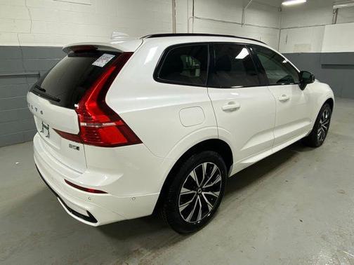 Crystal White 2025 Volvo XC60 B5 Plus