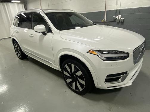 2024 Volvo XC90 Recharge Plug-In Hybrid T8 Plus Bright Theme 7-Seater