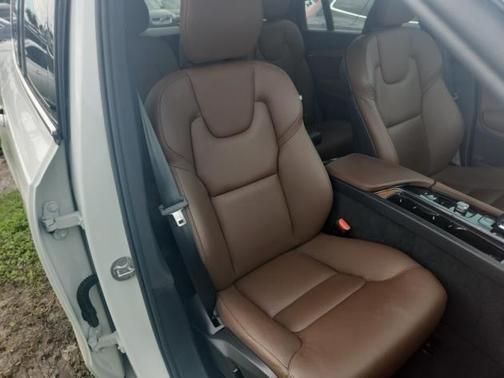 2024 Volvo XC90 Recharge Plug-In Hybrid T8 Plus Bright Theme 7-Seater