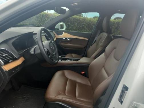 2024 Volvo XC90 Recharge Plug-In Hybrid T8 Plus Bright Theme 7-Seater