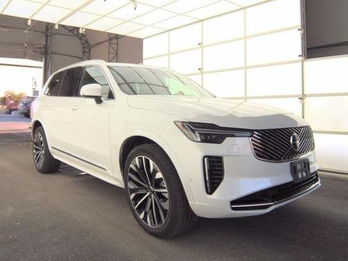 2025 Volvo XC90 B6 Plus 7-Seater