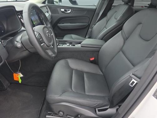 2025 Volvo XC60 B5 Core