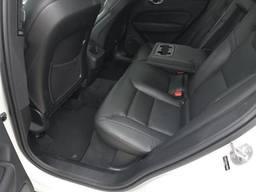 2025 Volvo XC60 B5 Core