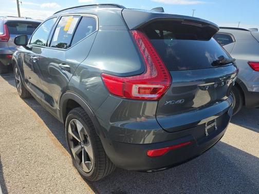 Forest_Lake 2026 Volvo XC40 Plus, B5 AWD Gas (mild hybrid), Dark