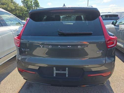 Forest_Lake 2026 Volvo XC40 Plus, B5 AWD Gas (mild hybrid), Dark