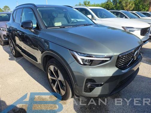 Forest_Lake 2026 Volvo XC40 Plus, B5 AWD Gas (mild hybrid), Dark