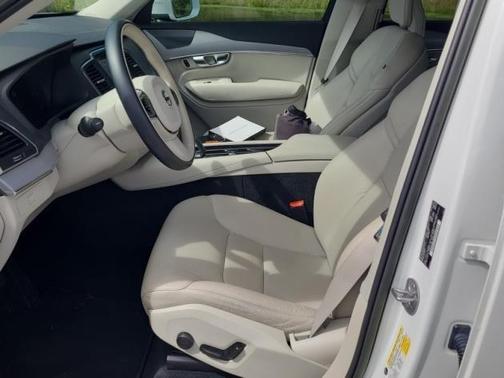 2023 Volvo XC90 B5 Core