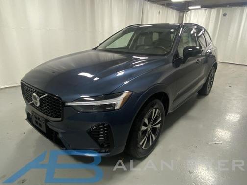 2024 Volvo XC60 B5 Core Dark Theme