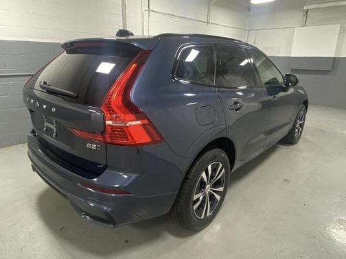 2024 Volvo XC60 B5 Core Dark Theme