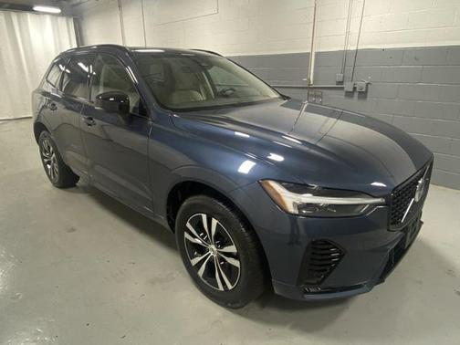 2024 Volvo XC60 B5 Core Dark Theme