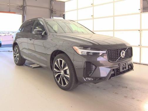 2025 Volvo XC60 B5 Plus