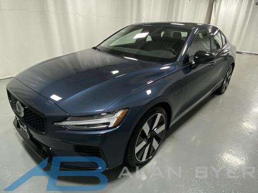 2023 Volvo S60 Recharge Plug-In Hybrid T8 Plus Dark Theme