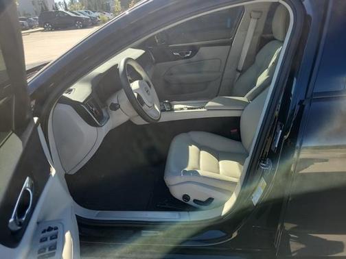 2025 Volvo S60 B5 Core