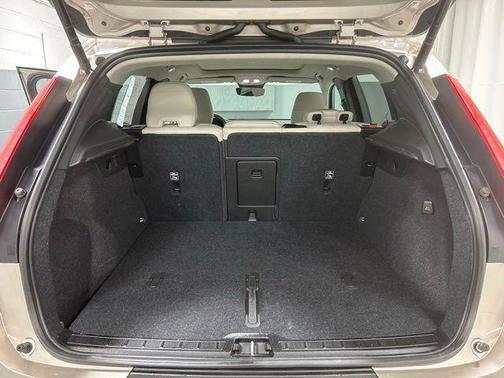 Bright Dusk Metallic 2023 Volvo XC40 B5 Plus Dark Theme