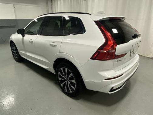 2024 Volvo XC60 B5 Plus Dark Theme