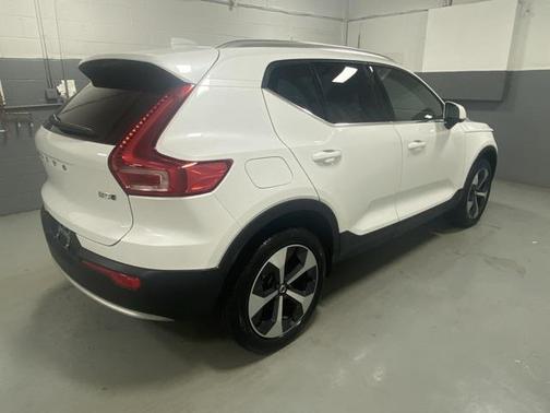2025 Volvo XC40 Plus Bright Theme