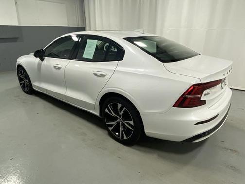2023 Volvo S60 B5 Core Dark Theme