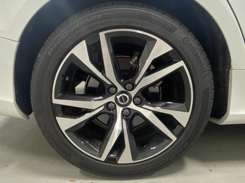 2023 Volvo S60 B5 Core Dark Theme