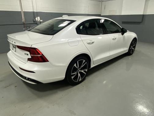 2023 Volvo S60 B5 Core Dark Theme