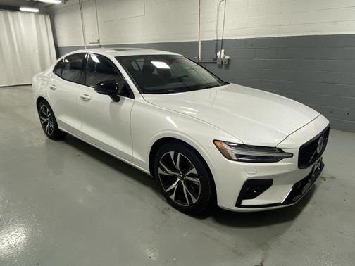 2023 Volvo S60 B5 Core Dark Theme