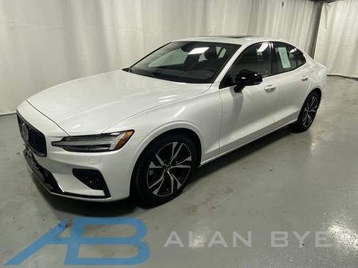 2023 Volvo S60 B5 Core Dark Theme