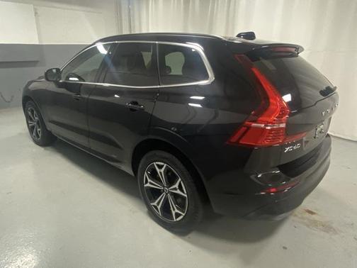 2022 Volvo XC60 B5 Momentum