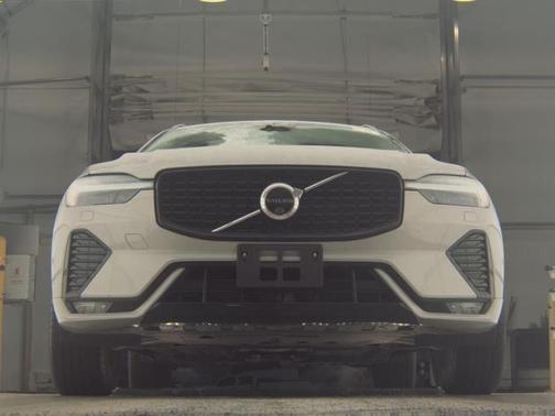 2025 Volvo XC60 B5 Plus