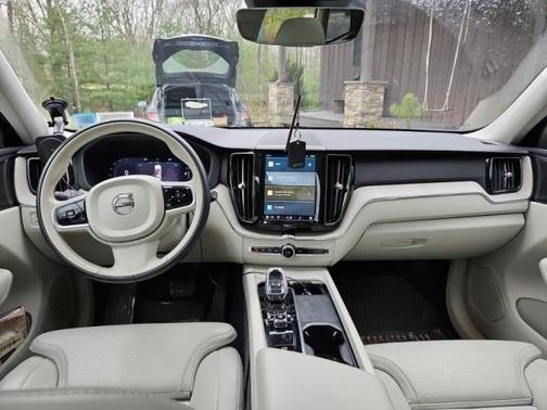 2022 Volvo XC60 Recharge Plug-In Hybrid T8 Inscription