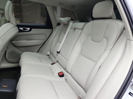 2022 Volvo XC60 Recharge Plug-In Hybrid T8 Inscription